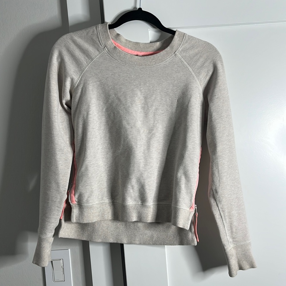 Lululemon crewneck, good condition, worn few times